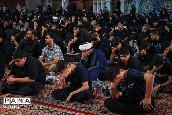 عزاداری سنتی شب هشتم محرم در «حسینیه حرم»