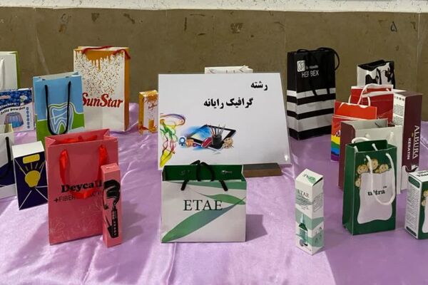 گالری هنر در هنرستان شهید بخشنده زرقان 