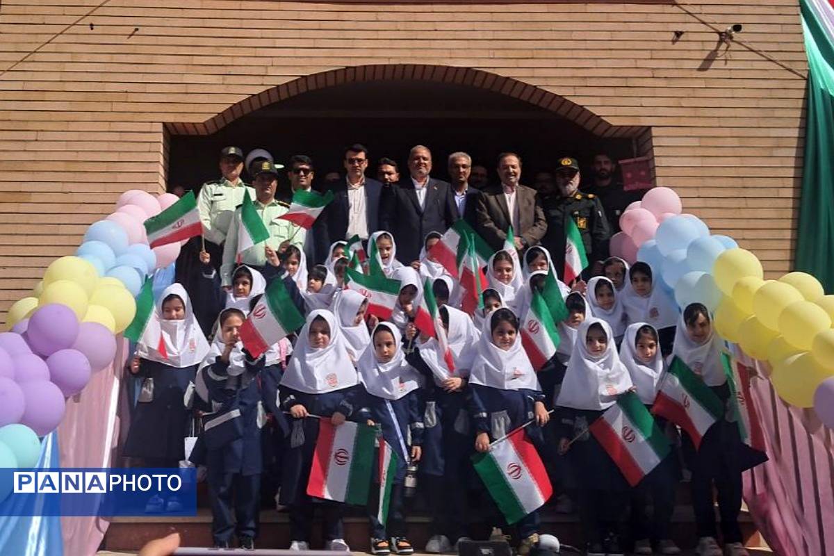 برگزاری جشن شکوفه ها با شعار توسعه عدالت برای ایران برای مدرسه در دبستان حضرت معصومه ناحیه یک شهرری