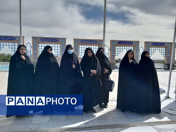 آیین نواختن زنگ سپاس معلم در دبیرستان دخترانه ارشاد تربت حیدریه 