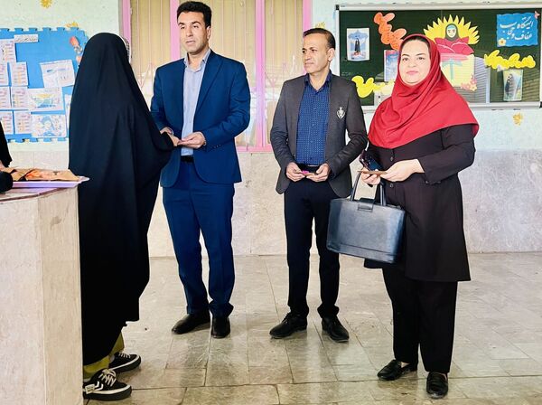 تجلیل از دانش‌آموزان محجبه 