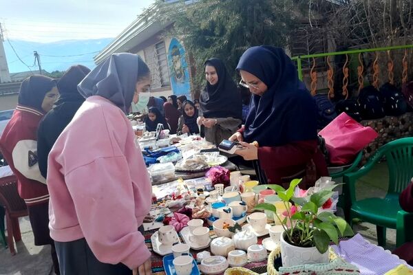 برپایی بازارچه کار و دانش‌آموزی در مدرسه شاهد شهرستان کردکوی