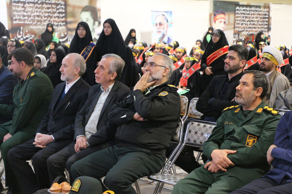 رونمایی کتاب «از مدرسه تا سنگر» در قم