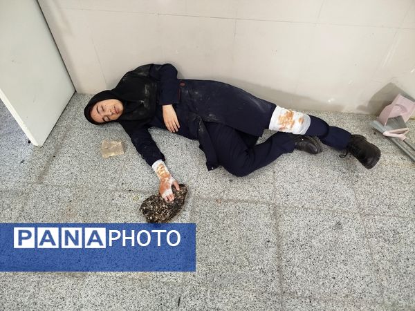 نواخته شدن بیست و ششمین زنگ نمادین استانی مانور زلزله در مدرسه شاهد ظهور آموزش و پرورش ناحیه یک