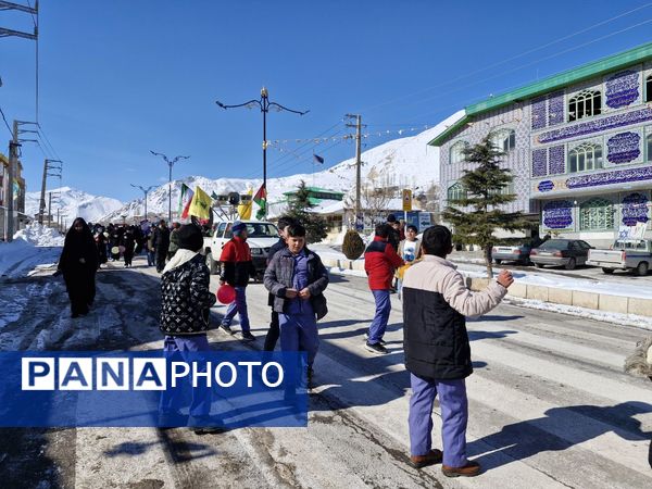 حماسه حضور گرم مردم بلده در سرمای زمستان 