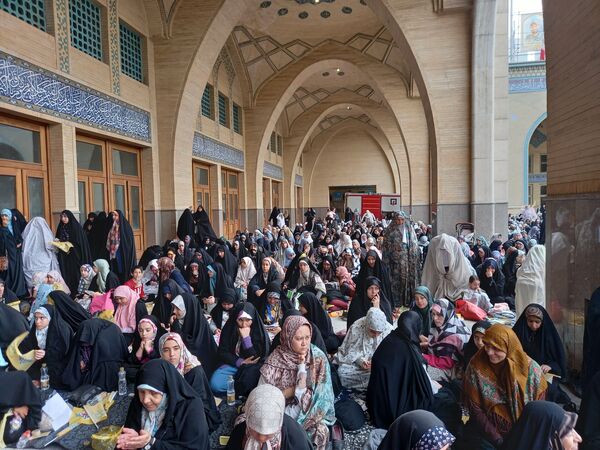 استقبال باشکوه و تعجیل مردم جهت برپایی نماز عید سعید فطر