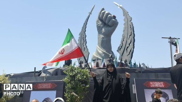 تهران در قاب بدرقه؛ روایت دانش‌آموزان از وداعی که در تاریخ ماند
