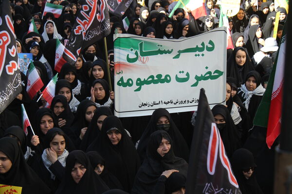 حضور پرشور دانش آموزان زنجانی در راهپیمایی ۱۳ آبان