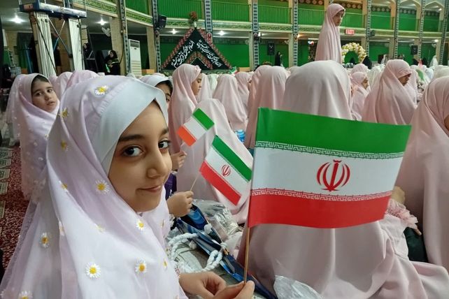 آیین زیبای جشن تکلیف دختران یزدی در حسینیه محمود آباد