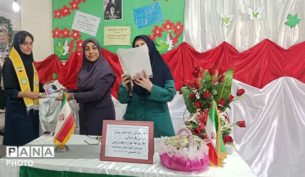 تقدیر از نفرات برتر درسی فرهنگی و هنری جشنواره خوارزمی همزمان با عید غدیر