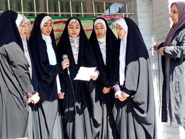 اجرای دعای ربنا و حضور مبلغین به مناسبت ماه مبارک رمضان در دبیرستان توحید یک