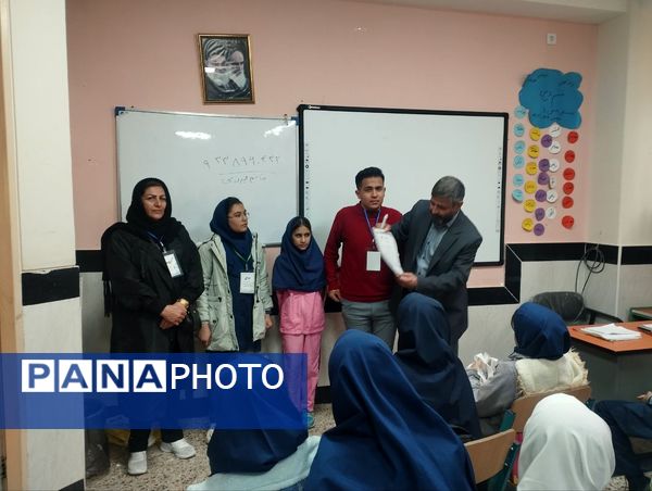 مسابقات دارت در مدرسه دخترانه ضحی ۲