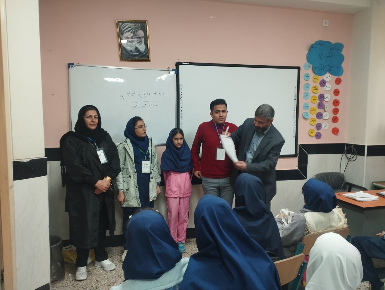 مسابقات دارت در مدرسه دخترانه ضحی ۲