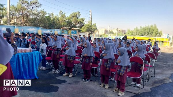 جشن شکوفه ها در دبستان مهران پیشوا