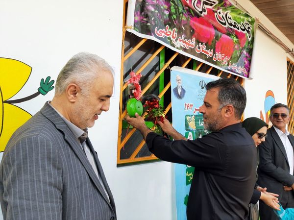 ورود شکوفه‌ها به مدارس در عباس آباد 