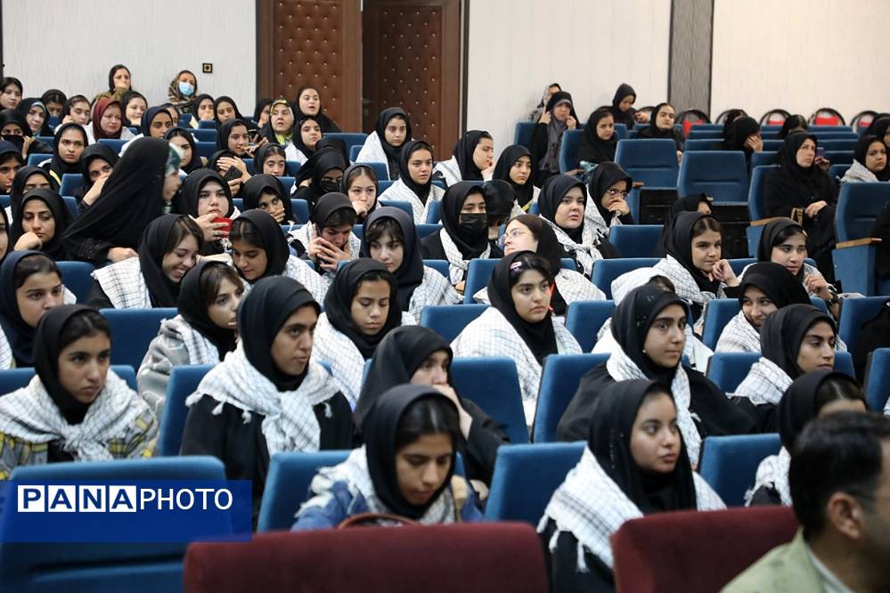 اعزام دانش‌آموزان منطقه کهریزک به اردوی راهیان نور