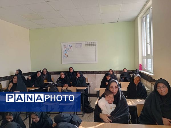 نخستین جلسه هدایت تحصیلی ویژه پایه نهم در دبیرستان مادرمهربان خلیل آباد