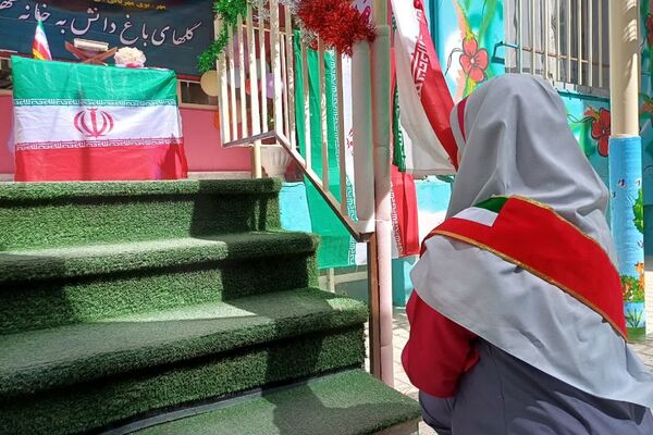 پویش پرچم همزمان با آغاز سال تحصیلی در دبستان سارا