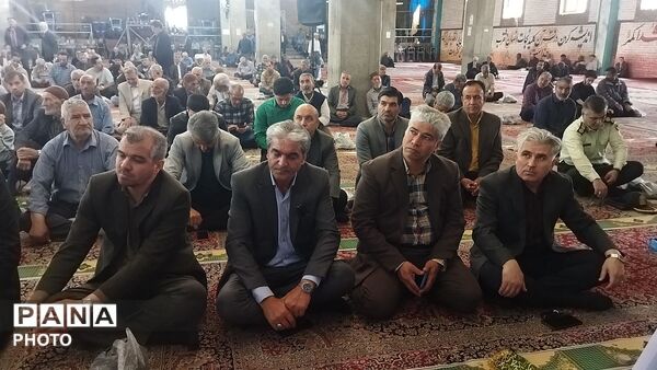 از پیر تا دانش آموز در نماز جمعه نیشابور حضور دارند-۱