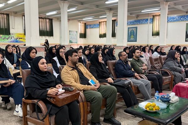 مراسم افتتاحیه طرح مکمل‌یاری ویتامین D و آهن در دبیرستان علامه جعفری