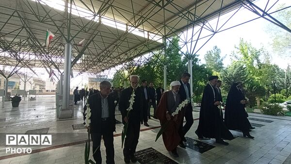 آیین غبارروبی گلزار شهدای شهرستان بروجرد و تجدید میثاق با آرمان‌های انقلاب و شهدای والامقام
