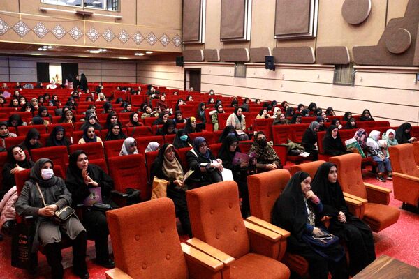 همایش رویداد سراسری «تهران، شهر نماز» با محوریت «نماز شکوفه‌ها» 