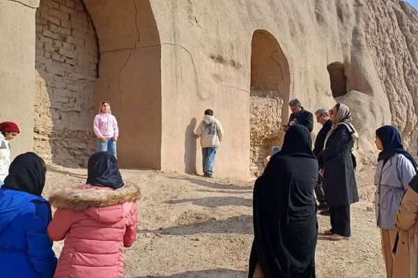 شاهنامه‌خوانی در دل تاریخ؛ بازدید فرهنگی اعضای کارگاه شاهنامه‌خوانی از قلعه ایرج پیشوا