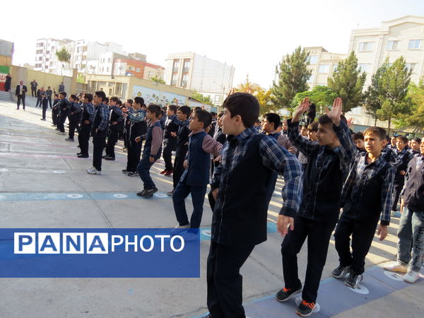 آغاز روزی پرنشاط با اجرای ورزش صبحگاهی در مدارس بجنورد 