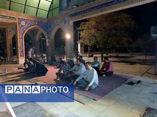 مراسم قرائت زیارت عاشورا به‌مناسبت هفته دفاع مقدس در مزار شهدای خلیل آباد