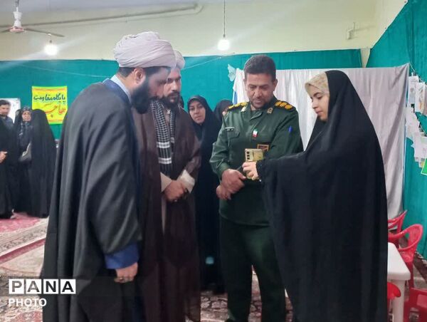  رنگین‌کمانِ ذهن در میدانِ مشقِ مبارزه شهر لالجین 