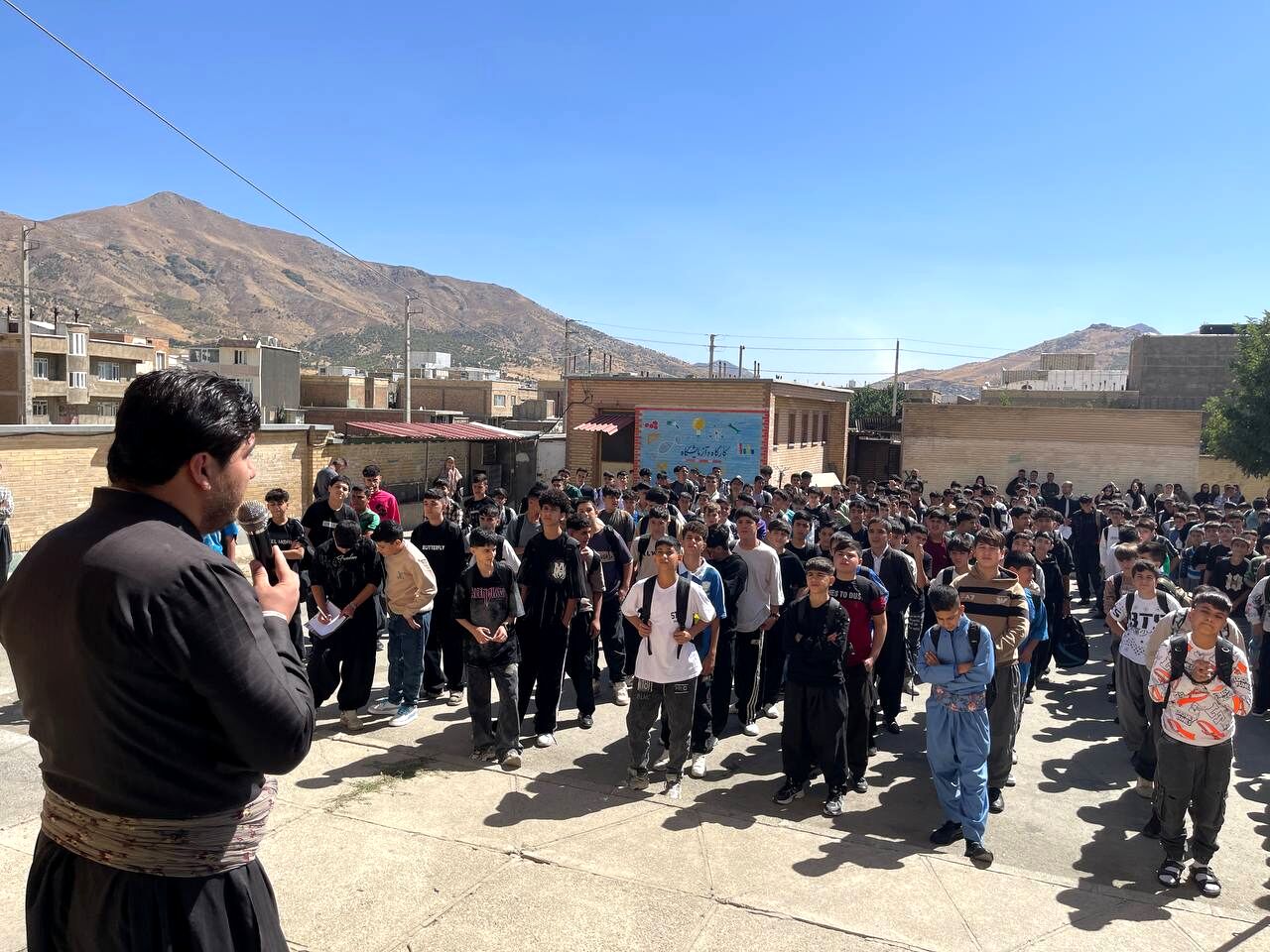 آیین باشکوه بازگشایی سال تحصیلی در مدرسه شهید خادمی بانه برگزار شد