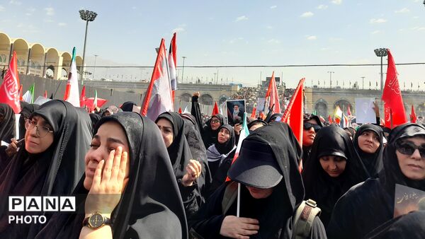 تجدید میثاق با آرمان‌های انقلاب، تهران در سوگِ رهبر شهید یکپارچه سیاه پوش شد