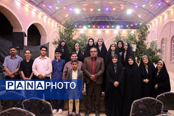 «محفل شهریور شعر» با حضور دانش‌آموزان یزدی