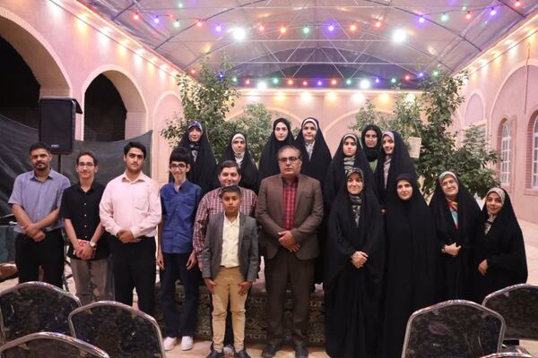 «محفل شهریور شعر» با حضور دانش‌آموزان یزدی