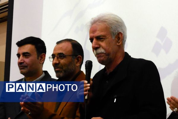 اختتامیه هفته پژوهش شهرداری نصیرشهر با رونمایی از کتاب «اردک دیوانه»  