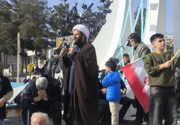 بیعت حماسی مردم زرقان با سومین رهبر انقلاب اسلامی ایران