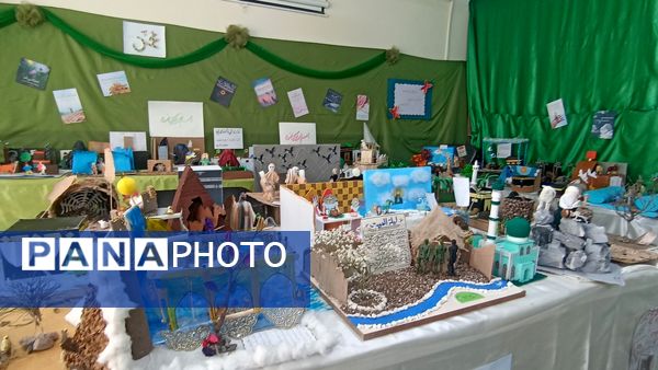 برگزاری نمایشگاه باقرآن تا آسمان در دبیرستان دخترانه امام حسین(ع)