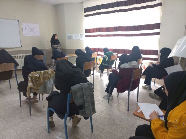 برگزاری موفق و منظم امتحانات نوبت اول دبیرستان شهیده مریم فرهانیان شهرستان چناران