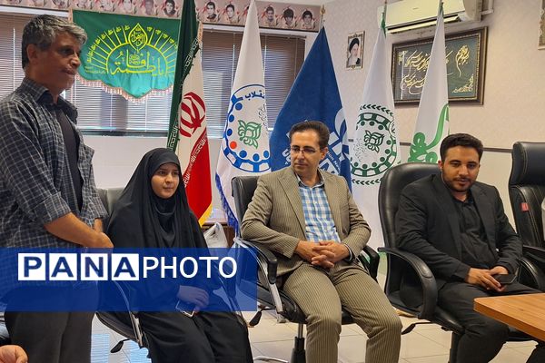 جلسه هم اندیشی و تجلیل از خبرنگاران پانا در شیراز 