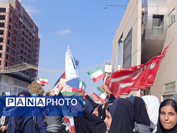 راهپیمایی 13 ابان در عرصه میدان شهدا مشهد مقدس 