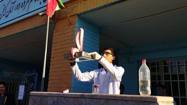 زنگ آزمایشگاه در دبیرستان شاهد ابوذر غفاری نیشابور 