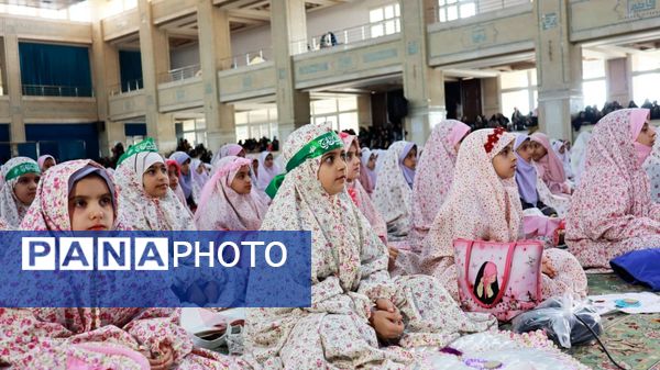  جشن عبادت ۱۵۰۰ دانش‌آموز دختر میبدی در هفته گرامیداشت امور تربیتی و تربیت اسلامی
