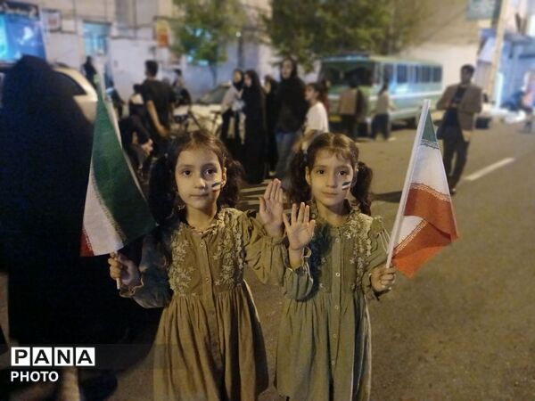 حماسه حضور دانش‌آموزان و فرهنگیان کردکوی در شب اربعین قائد امت