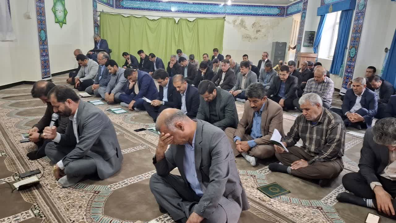 برگزاری مراسم زیارت عاشورا در آموزش و پرورش کهگیلویه و بویراحمد به یاد دو قاضی خدوم این استان و شهادت امام صادق (ع)