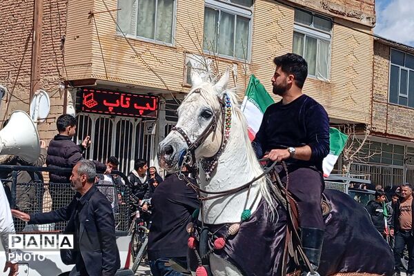 رژه اسب‌سواران شهرستان بن به روایت تصویر