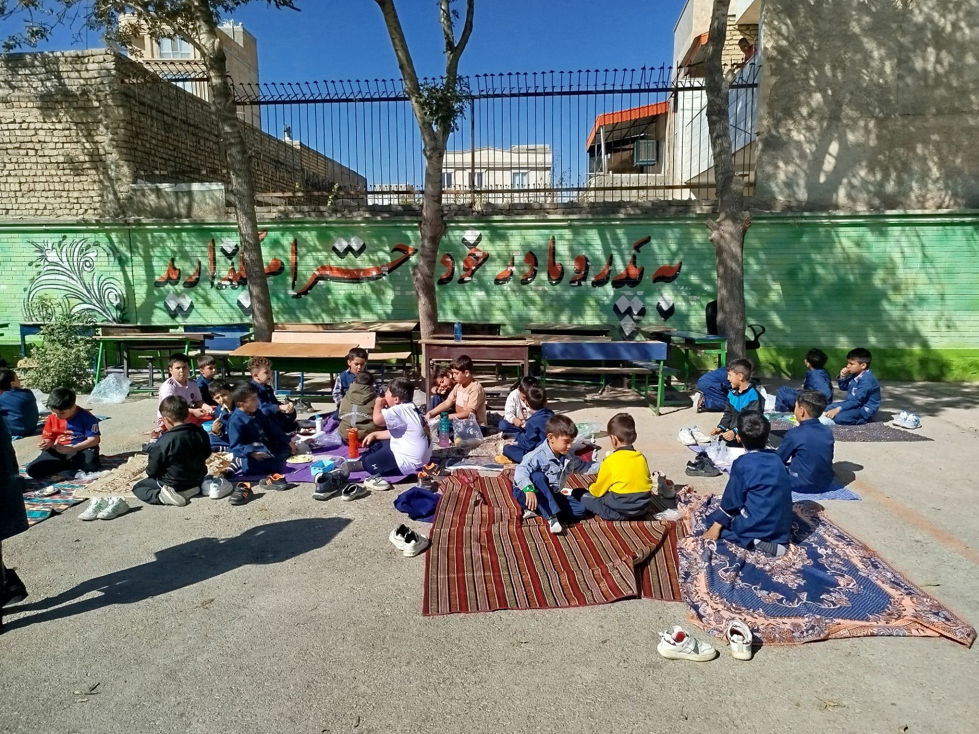 صبحانه سلامت در مدرسه مبین شهرستان شیروان