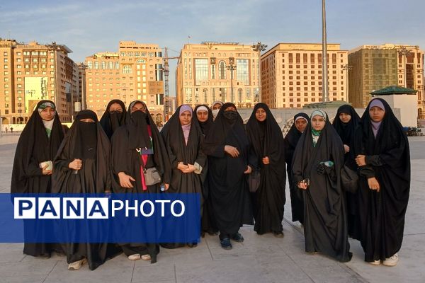 حضور دانش‌آموزان در مکه مکرمه 