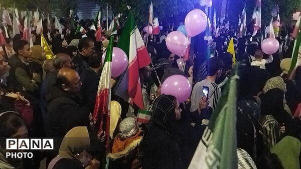 دختران نیشابوری در صف اول تجمعات-۳