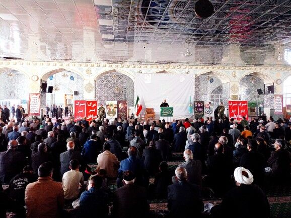 نشست شهردار کاشمر با تشکل های دانش‌آموزی دبیرستان نمونه آیت الله خامنه‌ای کاشمر