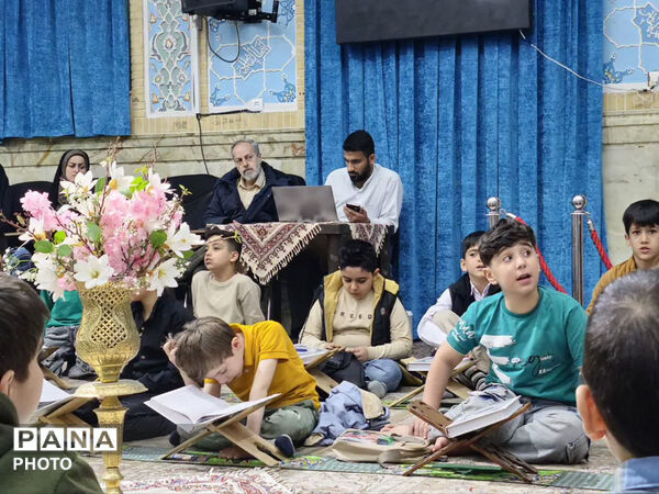 آیین جزءخوانی نوجوانان قمی در بقعه ابن بابویه 